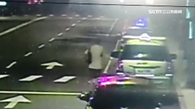 連搶2車代步！竊賊狠心拖行八旬車主