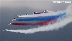 空軍花蓮地401連對基地營區23日開放，有雷虎小組特技操演、IDF、F16、幻象2000-5戰機單機特技操演、特戰弟兄戰技操演等等，內容精彩。（記者邱榮吉/攝影）