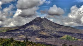 印尼峇厘島阿貢火山（Agung volcano）
https://www.flickr.com/photos/wiifm69/6346855198/in/photolist-6ApLnu-7MH2J5-8vGnwi-5hVhQN-6zBT6N-HgkYEm-9D7Luv-gZTMYL-8LAK8n-8cKKFV-8p8RDq-edfuuo-axk5E3-qaKM6c-obhNzC-4T6xqr-7