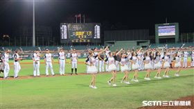▲統一獅在新莊球場逆轉Lamigo。（圖／記者蕭保祥攝）