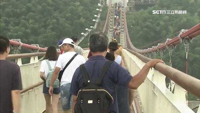 遊客怒了！太平雲梯首僅開放預購入場