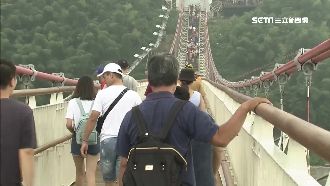 遊客怒了！太平雲梯首僅開放預購入場