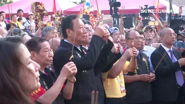 湄洲媽祖抵達台灣　郭台銘親自接駕