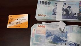 高雄警破女兒遭歹徒控制老梗 及時攔阻高鐵站婦人付贖金／翻攝畫面