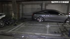 台北賓利遭撞上人行道　賓士男因撿手機闖禍