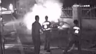 尬車失控翻覆？轎車起火爆炸釀1死