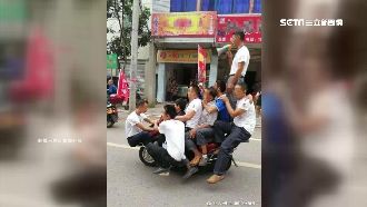 10人疊羅漢騎機車　下場全進警察局