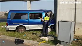 匝道過彎直撞高架橋梁　釀1死2傷慘劇