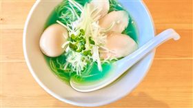 東京的青色拉麵。（圖／翻攝自KIPPOSHI 拉麺）