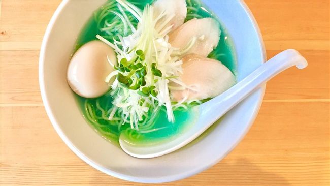 網路爆紅「藍色拉麵」　意外評價高