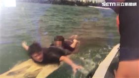 戲水遇暗流捲1家3口 3衝浪客英勇救回