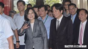 民進黨全代會，主席蔡英文與行政院長賴清德抵達會場 圖／記者林敬旻攝