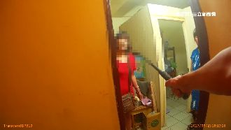 討嘸會錢揮刀自殘　警噴辣椒水制伏