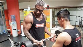 16:9
RIP…新加坡首辦格鬥賽　健美會長挨拳緊急送醫仍不治
圖／翻攝自Pradip Subramanian臉書
https://www.facebook.com/pradip.subramanian.9