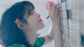 IU（圖翻攝IG）