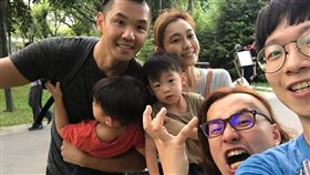 范范,范瑋琪,陳建州,黑人,飛飛,翔翔,雙胞胎,大安森林公園,街頭藝人,巧遇,原唱,最重要的決定（圖／翻攝自嘿，謝宗霖）