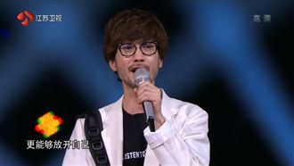 周傳雄暴瘦20公斤　陽光照手只剩皮