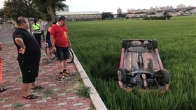 吸毒吸到精神恍惚　把卡通車犁田（圖／翻攝畫面）