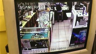 賊竊剛上市i8賤價出售　辯賣機救女