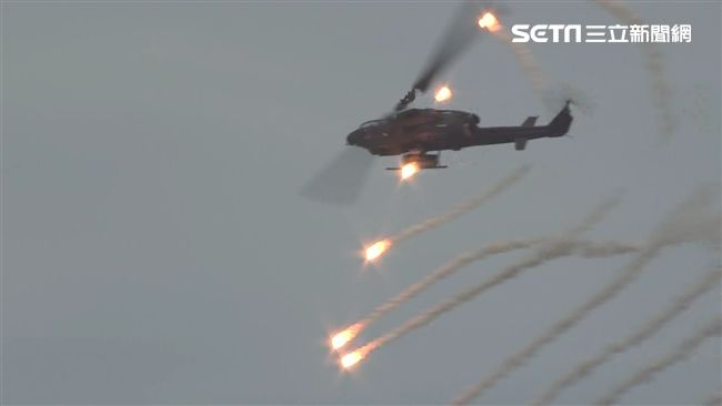 國軍演練　眼鏡蛇直升機轟炸超震撼