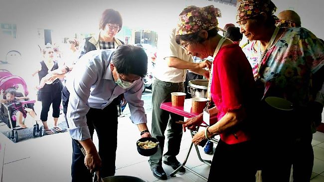 為老人義煮供餐　他們行善6年不間斷