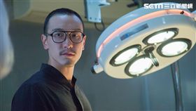 王陽明、陳庭妮主演電影《盜命師》劇照／圖：穀得電影提供