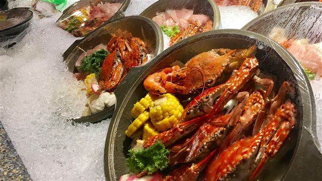 小當家料理端上桌！吳念軒滿足嗑海鮮