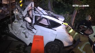 休旅車高速撞大貨車　車頭壓扁1人傷