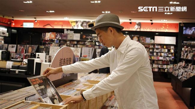 書店吹黑膠風　特搜金牌特務經典插曲