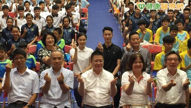 增進青年人體魄　明星球員領運動風潮