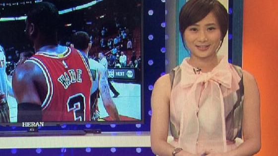穿薄紗報新聞？美女主播：哪裡怪怪的