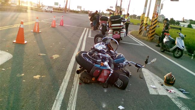 車友疑精神不濟…哈雷重機4台連環撞