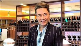 港星張煒臉書透露照片被詐騙集團盜用，還鎖定寂寞婦女下手。（翻攝自張煒臉書）