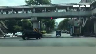 貨車逆向停紅燈　駕駛：這什麼概念？