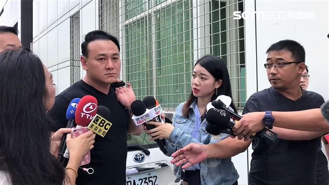 白狼次子張瑋現身　重申自保救人說法