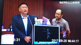 王世堅質詢文化局長 屁孩王影片連結張安樂/張瑋 盧冠妃攝