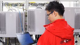 遠傳今(27)日再次展示與愛立信合作的LAA (Licensed-Assisted Access)技術，可以整合現有LTE授權頻段與既有開放的Wi-Fi頻譜，透過載波聚合融合兩種頻譜，提供用戶最高達1Gbps的下載極速。