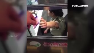 不動！司機、收費員上演最牛假人挑戰