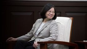 蔡英文總統接見「日本台灣交流協會」會長大橋光夫。（總統府提供）