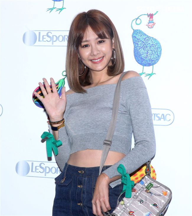 安心亞與黃品瑄相見歡，黃品瑄贈送生日禮物讓安心亞非常感動。（記者邱榮吉/攝影）