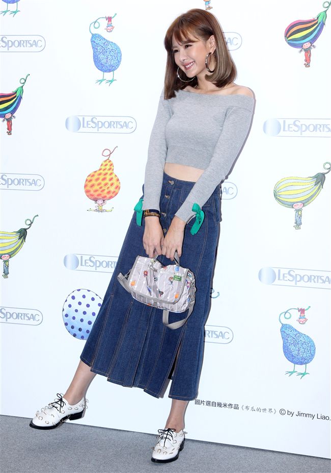 安心亞與黃品瑄相見歡，黃品瑄贈送生日禮物讓安心亞非常感動。（記者邱榮吉/攝影）