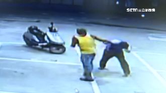 不滿汽油滴座墊　男狂毆加油員19下