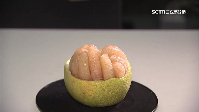 中秋最潮「柚子盅」　剝柚撇步大公開