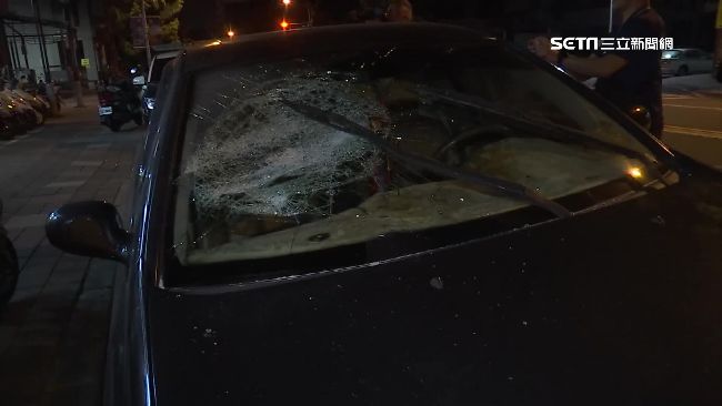惡煞當街攔車　2男遭拖車外毆打送醫
