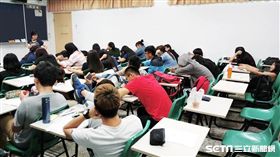 學生上課打瞌睡、放空發呆、無故缺席