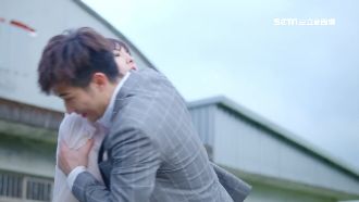 簡宏霖不計形象！搞笑變身鹹蛋超人…