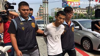 懷疑被逮遭出賣　男大街持西瓜刀砍友