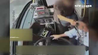 大媽搭錯公車發飆　竟出拳爆打司機