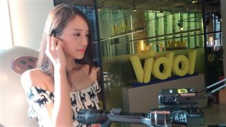 看電影不稀奇　跟著網美享受聽電影