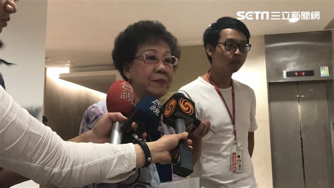 富邦併購案　呂秀蓮赴北檢應訊